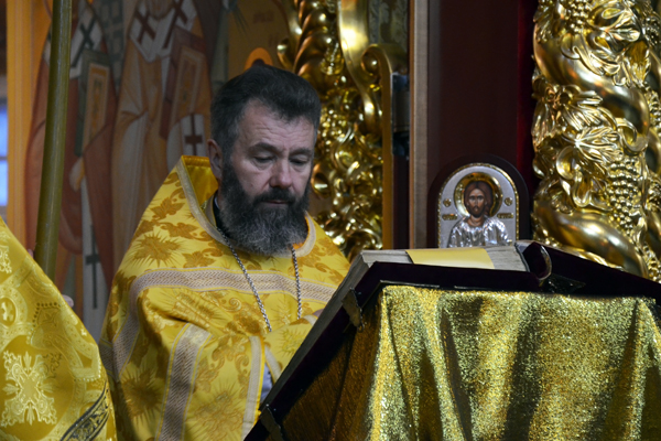 Богослужение в Неделю святых отец в соборе Богоявления г. Иркутска