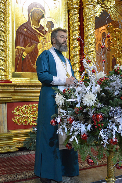 Богослужения воскресного дня в кафедральном соборе Богоявления г. Иркутска
